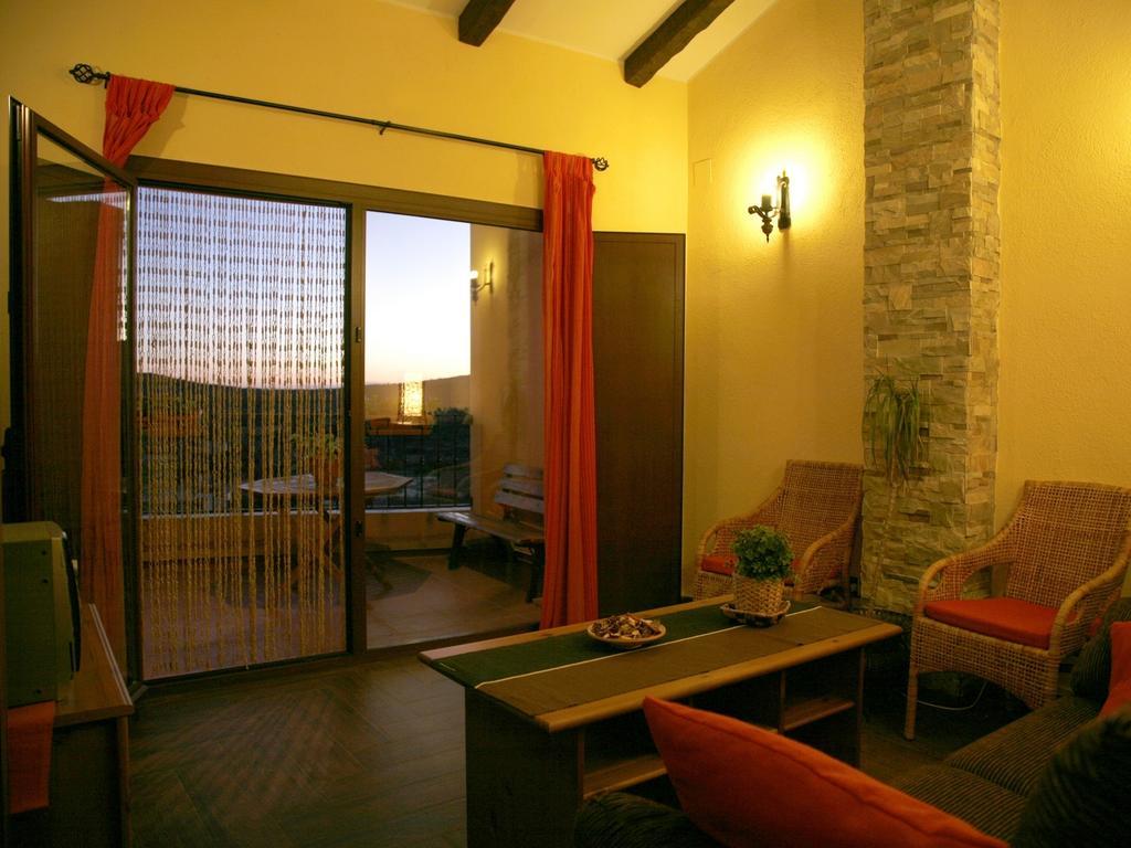 Casa Rural El Planet de Maella: Jacuzzi Retreat Near Peñíscola and Morella Chert Room photo